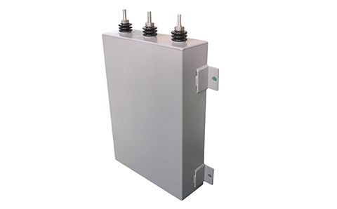 電容器的容量大小與什么有關(guān)？為什么？